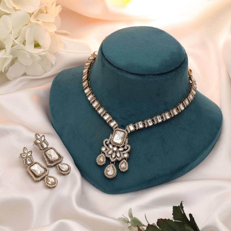 White color kundan necklace set