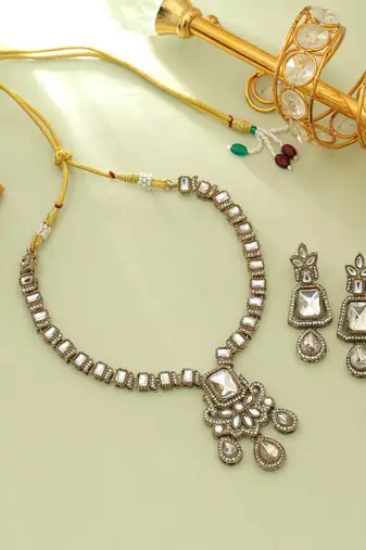 White color kundan necklace set
