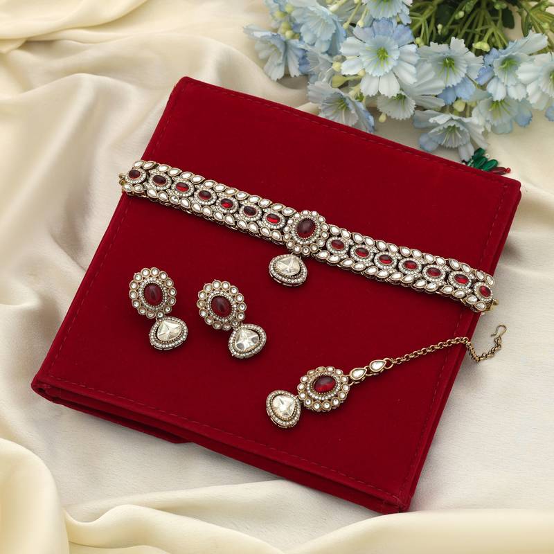 Red color choker kundan necklace set