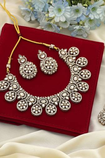 White color kundan necklace set