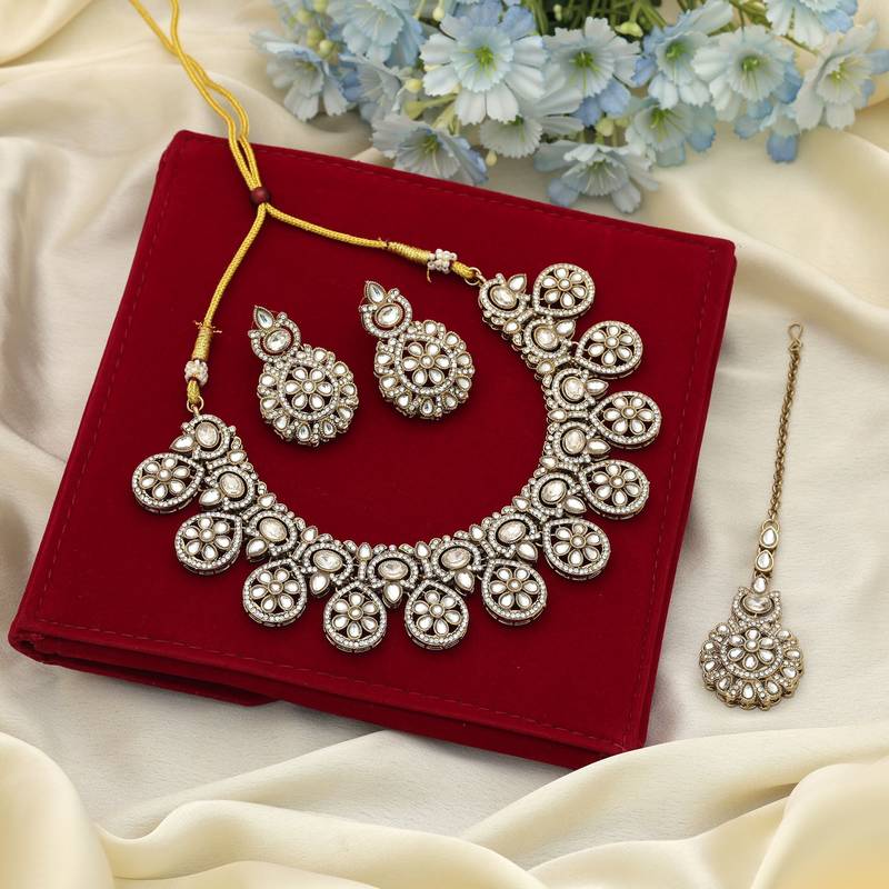 White color kundan necklace set