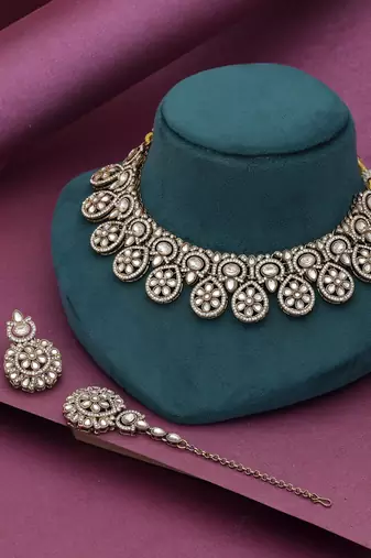 White color kundan necklace set