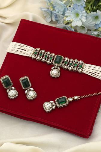 Green color choker kundan necklace set