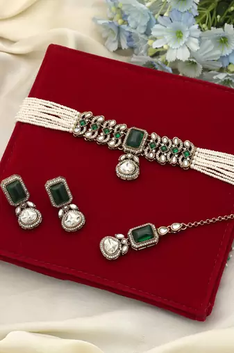 Green color choker kundan necklace set