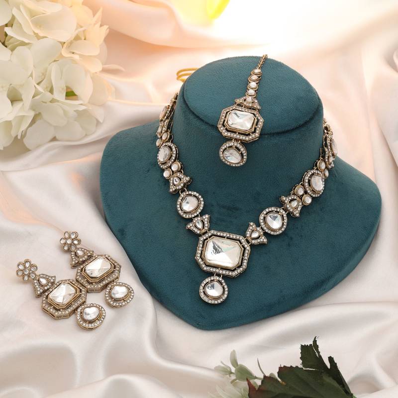 White color kundan necklace set
