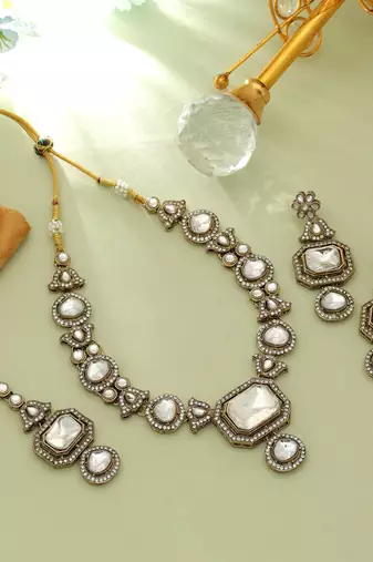White color kundan necklace set
