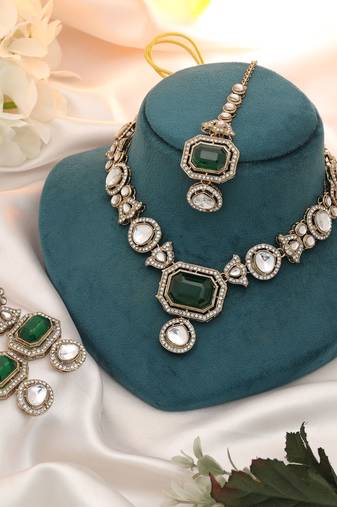 Green color kundan necklace set