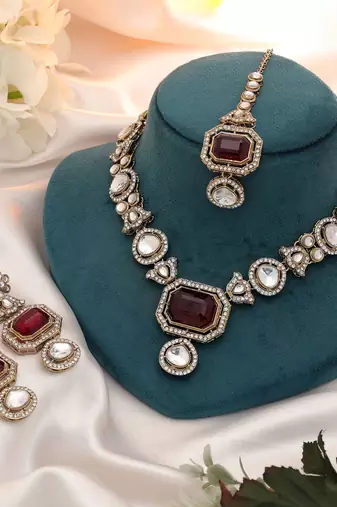 Red color kundan necklace set