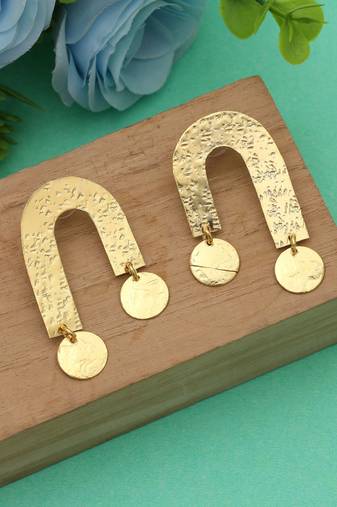 Gold color amrapali earrings