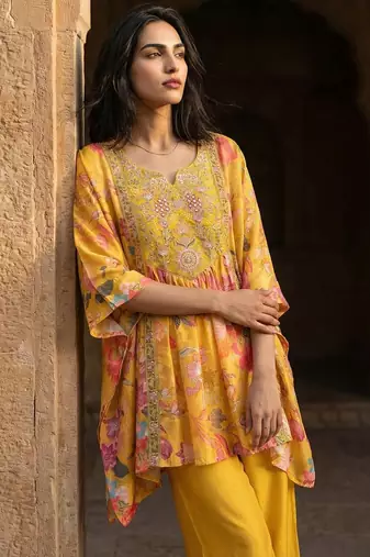 Yellow embroidered fancy short kaftan tunic set