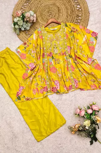 Yellow embroidered fancy short kaftan tunic set