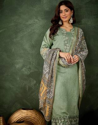 Floral embroidered silk blend blend round neck kurta trouser & dupatta set 3
