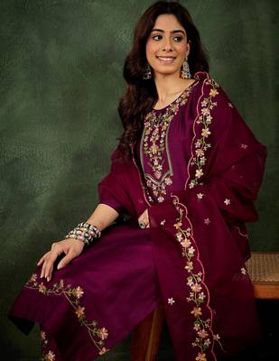 Floral embroidered silk blend blend round neck kurta trouser & dupatta set 3