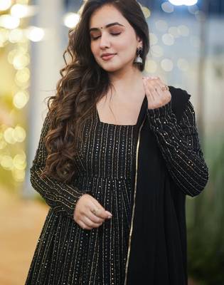 Black embroidered zari sequin gown with dupatta 3
