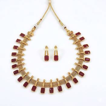 elegant maroon and gold mesh necklace set with matching earrings 2