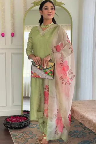 Pista rayon kurti pent dupatta set