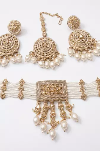  traditional gold-plated pearl choker jewellery set