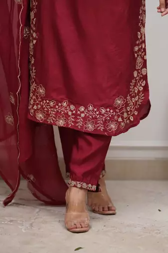  wine maroon chanderi embroidered kurta pant set with organza dupatta