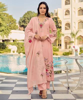  baby pink chanderi silk blend embroidered kurta pant set with embroidered dupatta 1