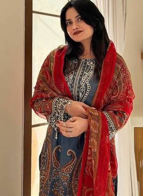 Printed chinon kurta plazzo set with dupatta & diamond work 3