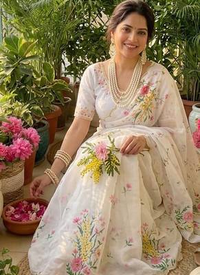 White taby silk blend amazing floral print hand saree blouse 2