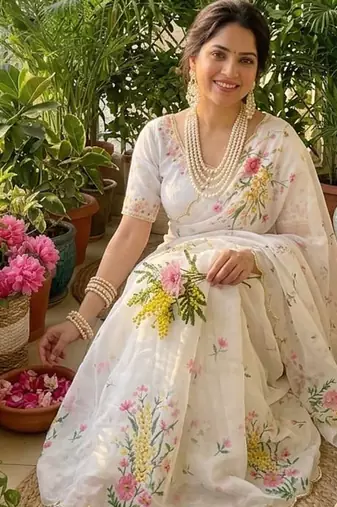 White taby silk blend amazing floral print hand saree blouse