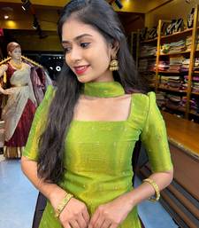 Green Green Skirt embroidered Suit Set