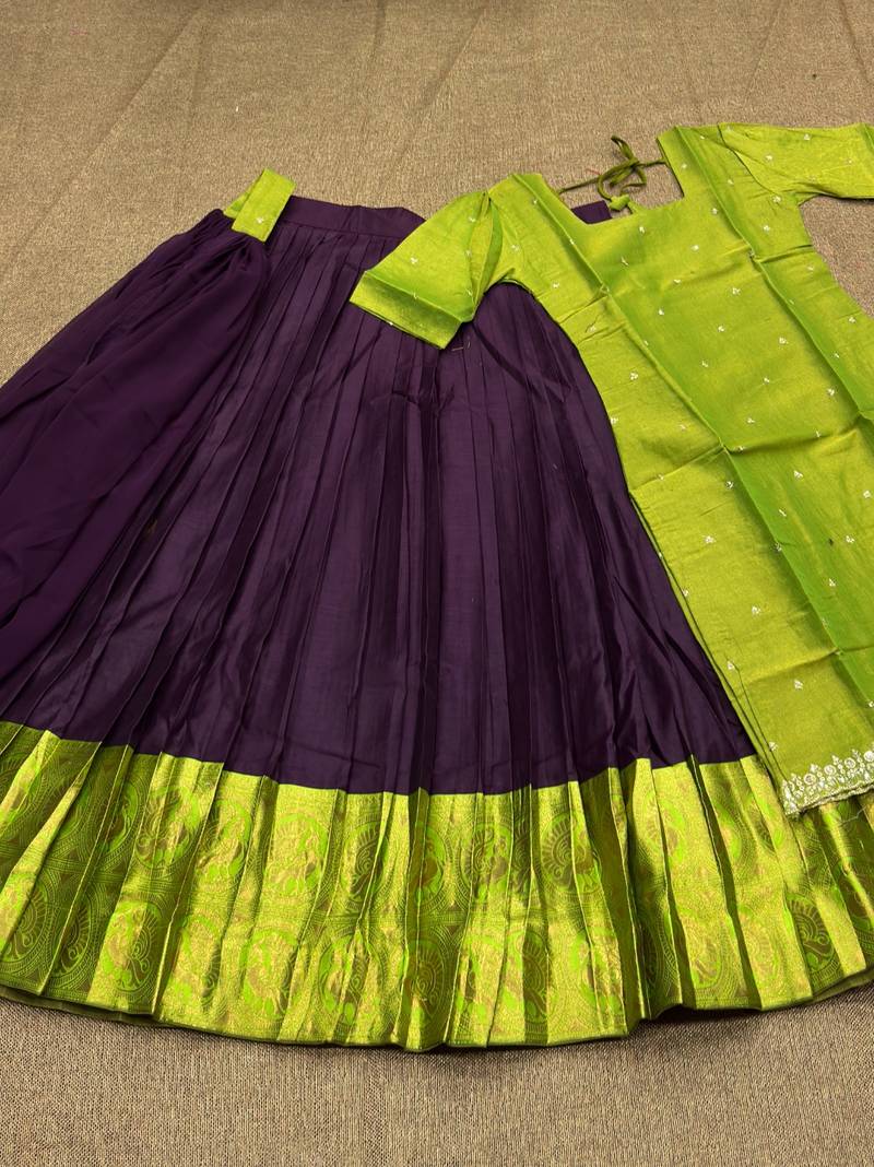 Green Green Skirt embroidered Suit Set