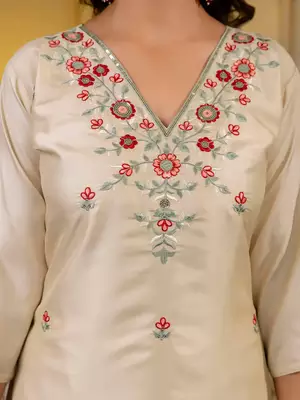 Floral embroidered silk blend v neck kurta trouser & dupatta set 4