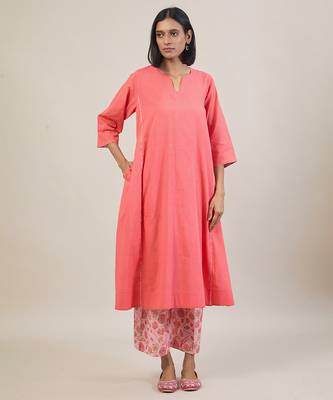 Peach cotton kurta set with printed pant 3