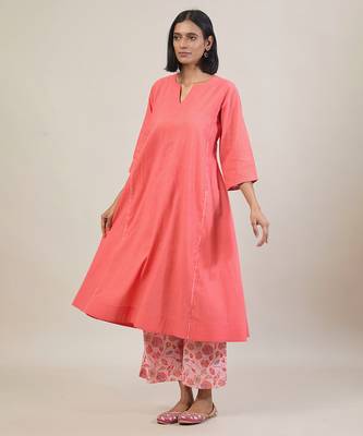 Peach cotton kurta set with printed pant 4