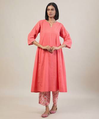 Peach cotton kurta set with printed pant 5