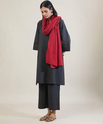 Charcoal black cotton kurta set with red dupatta 3