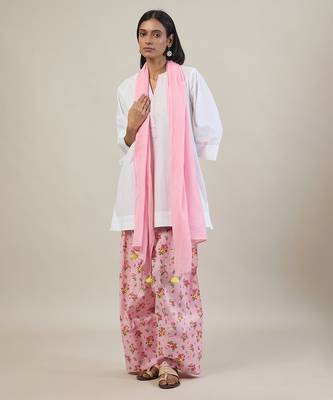 Stark white cotton kurta set with pink dupatta 1