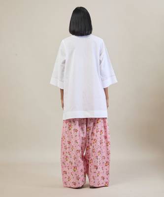 Stark white cotton kurta set with pink dupatta 2