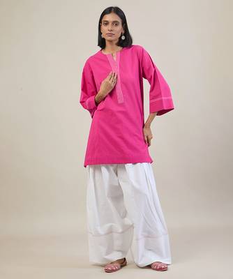 Hot pink cotton kurta set with sage green dupatta 4