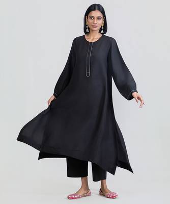 Jet black dola silk kurta set 4