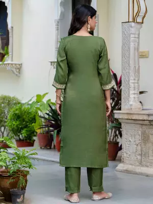 Floral embroidered silk blend round neck kurta trouser & dupatta set 2