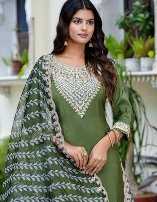Floral embroidered silk blend round neck kurta trouser & dupatta set 3