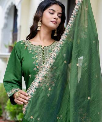 Floral embroidered silk blend round neck kurta trouser & dupatta set 3
