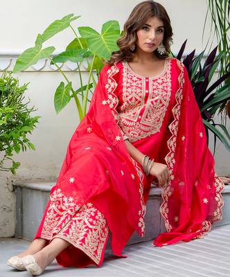 Floral embroidered silk blend round neck kurta trouser & dupatta set 3