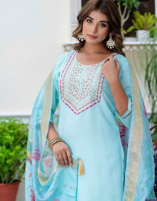 Floral embroidered silk blend round neck kurta trouser & dupatta set 3