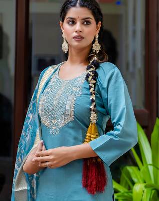 Floral embroidered silk blend round neck kurta trouser & dupatta set 3