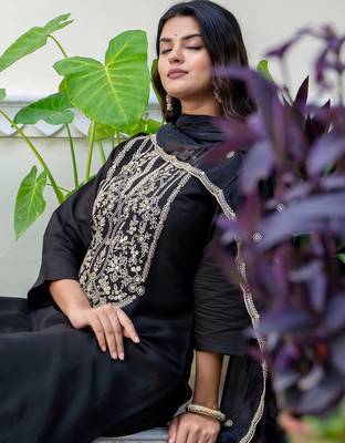 Floral embroidered silk blend round neck kurta trouser & dupatta set 3