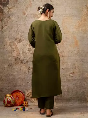 Floral embroidered silk blend round neck kurta trouser & dupatta set 2