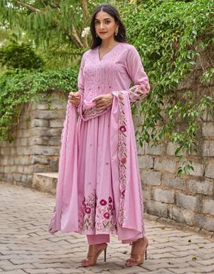  baby pink floral embroidered anarkali kurta pant set with chanderi dupatta 4