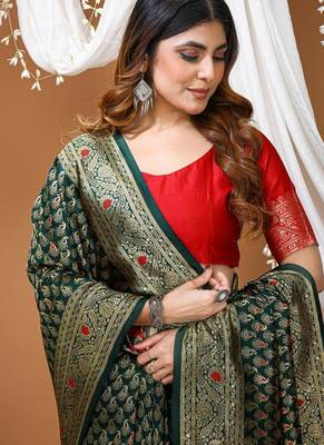 green silk blend jacquard weaving saree with matching blouse 5