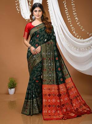 green silk blend jacquard weaving saree with matching blouse 1