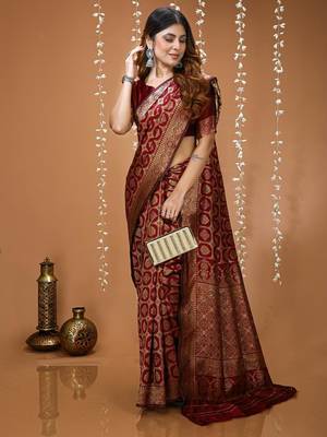 red silk blend woven work saree with un-stitched blouse 4