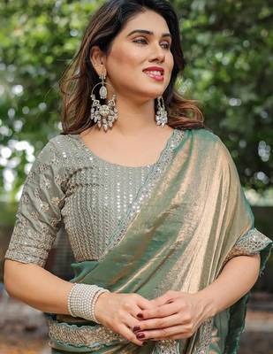 pista chiffon embroidered border saree with embroidered blouse 3